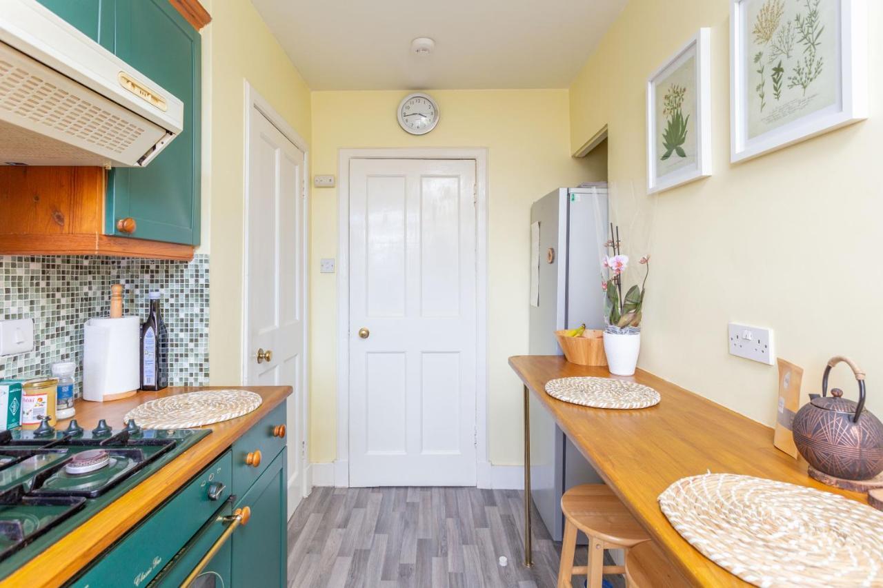 Bright & Spacious Double Room With Garden View- Close To Airport & City Centre Edinburgh Exterior photo