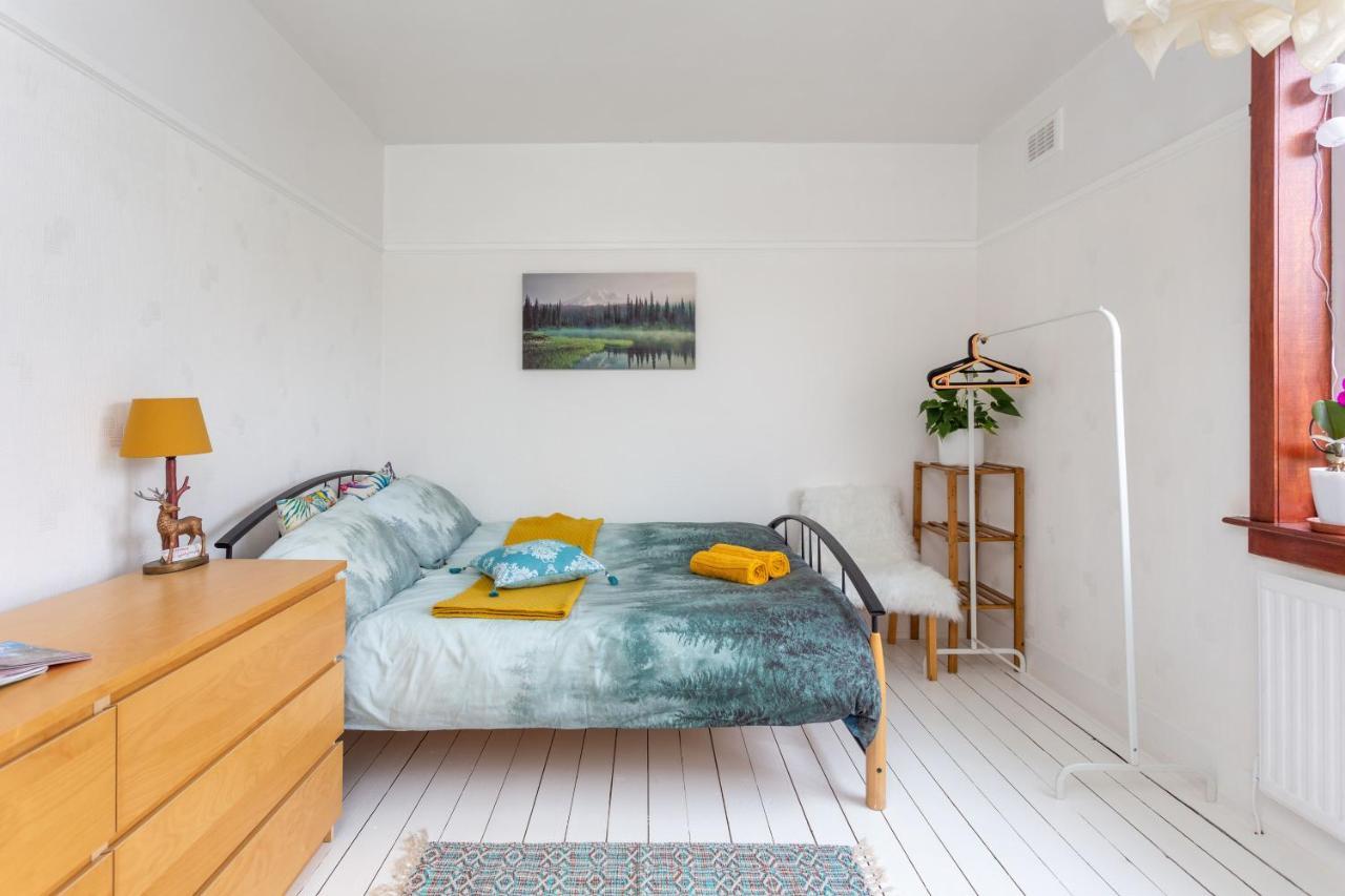 Bright & Spacious Double Room With Garden View- Close To Airport & City Centre Edinburgh Exterior photo